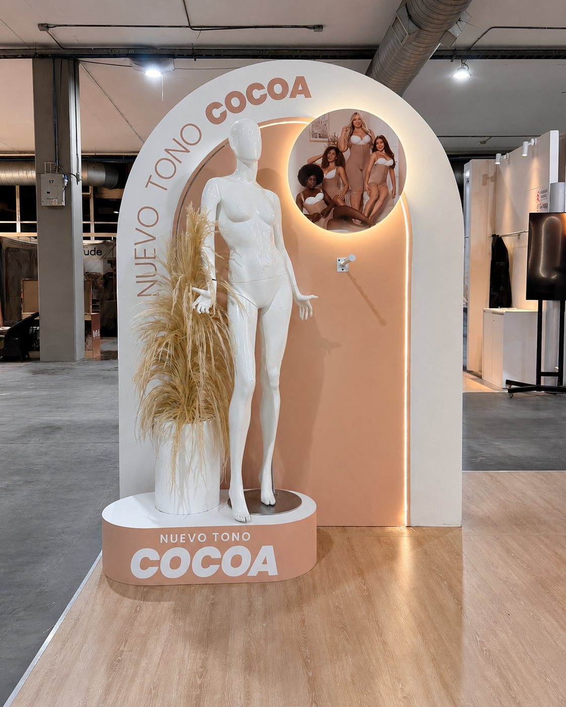 Maniquí del lanzamiento Nuevo Tono Cocoa